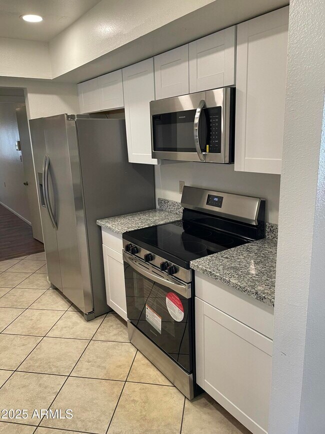 Building Photo - 10014 N 44th Dr