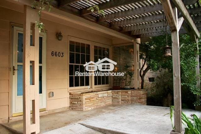 Building Photo - 6603 Vine St