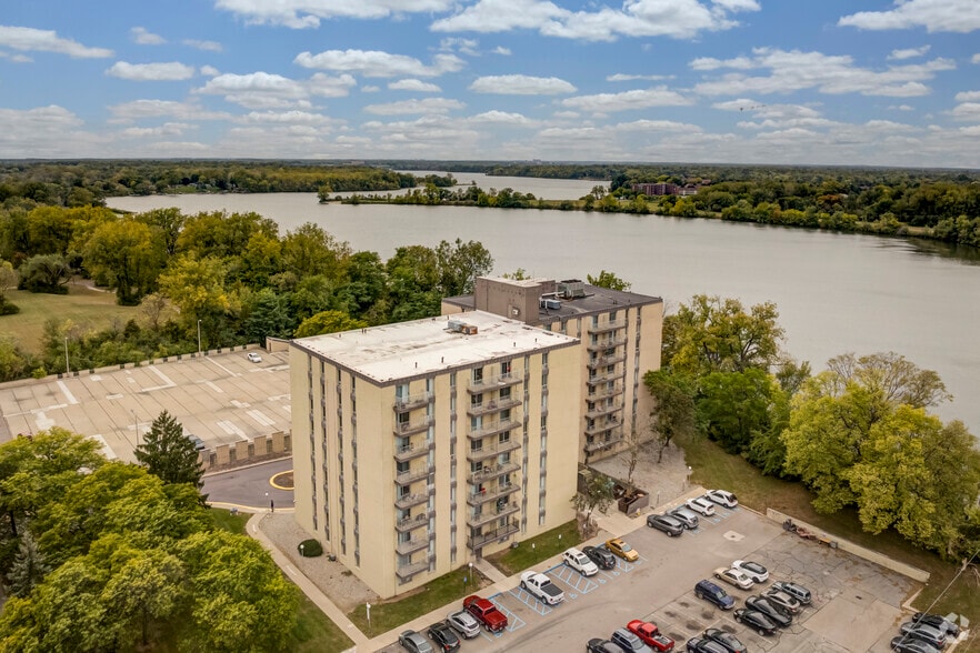 Aerial Photo - Lake Pointe