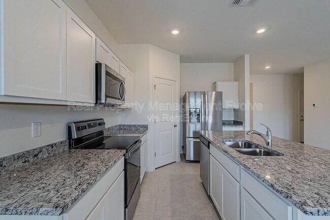 Building Photo - 6532 W Magdalena Ln