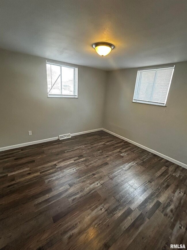 Building Photo - 2611 W Wardcliffe Dr