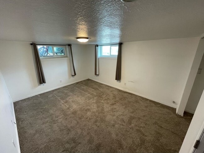 Building Photo - Beautiful home in great location