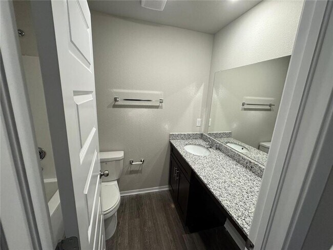 Building Photo - 6509 NW Vandergriff St