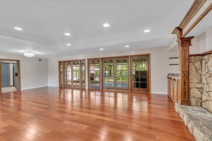 Building Photo - 16553 Hartsook St