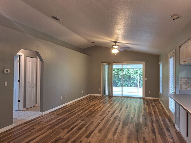 Building Photo - 3BR 2BA plus 2 Car Garage Florida Shores