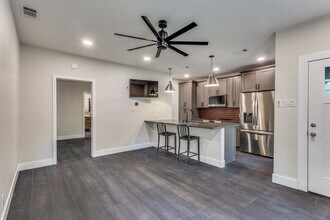 Building Photo - 2823 W Cantey St