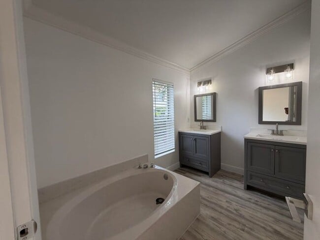 Building Photo - 7657 Sanctuary Dr