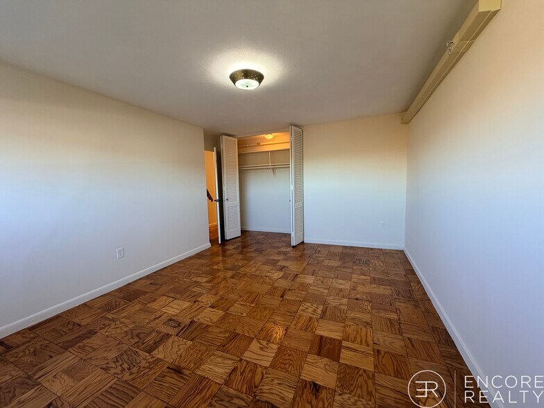 Building Photo - 80 Monmouth St