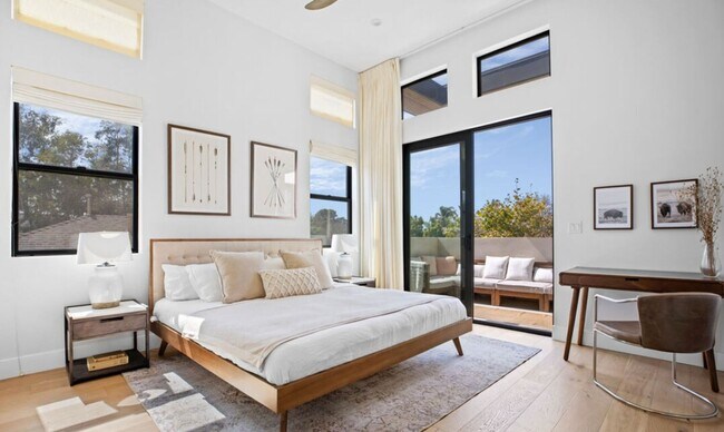 Building Photo - High-End Westside Rental on Washington Pl