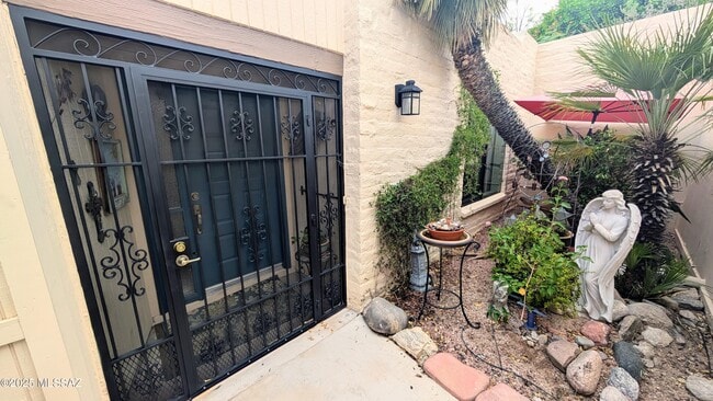 Building Photo - 5085 N Camino Del Lazo