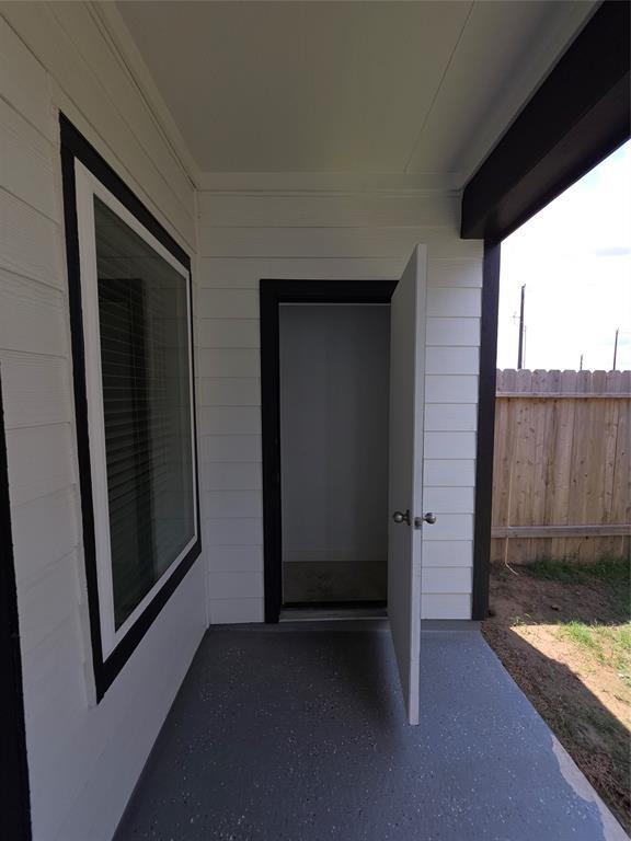 Building Photo - 3013 La Latina Dr
