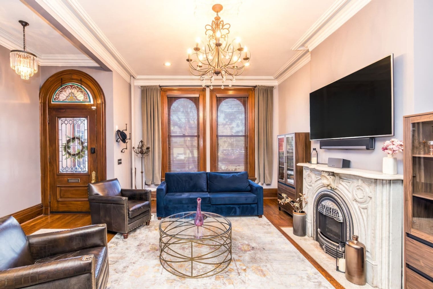 Building Photo - 215 W 9th St