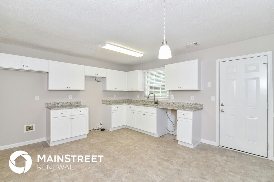 Building Photo - 2935 Emerson Lake Dr