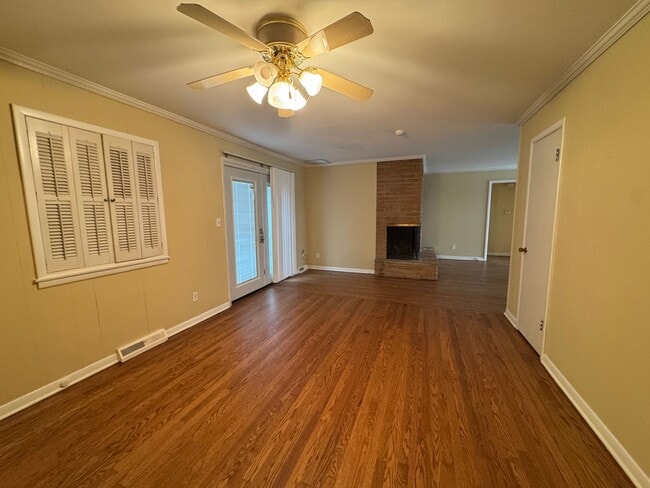 Building Photo - Spacious 1/2 Duplex in Great Waldo Area