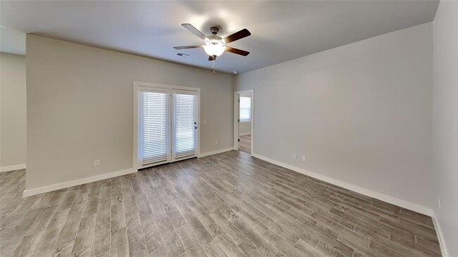 Building Photo - 17019 Oak Dr