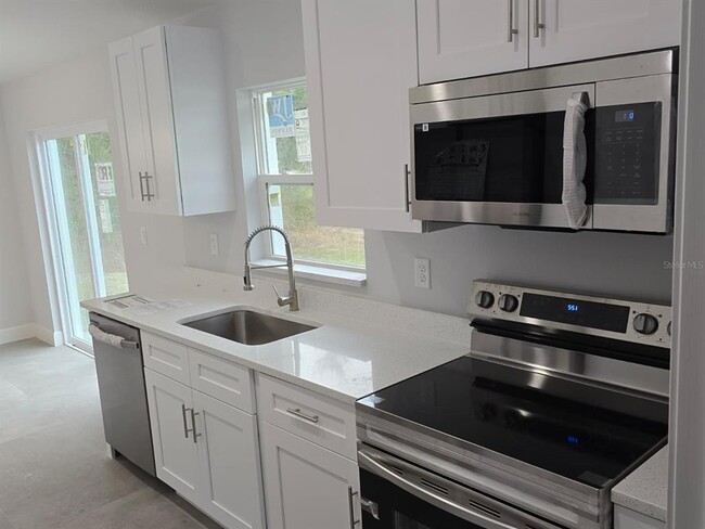 Building Photo - 13844 SW 104 Ln
