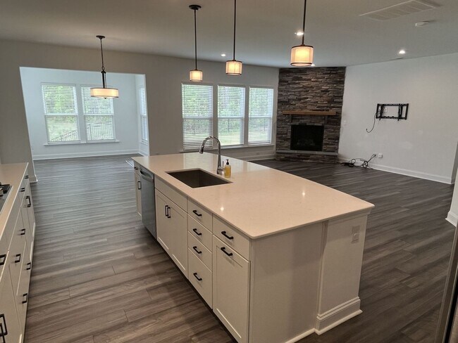 Building Photo - Spacious 5 Bed home in Stallings
