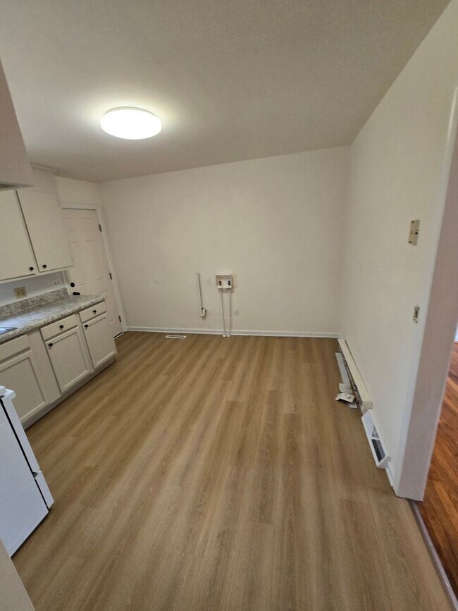 Building Photo - DUPLEX - 2 BR in Prince George County