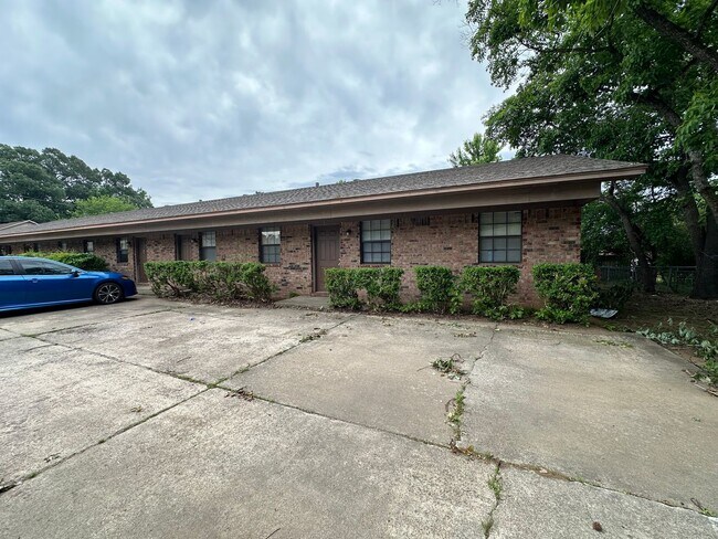 Building Photo - 710 E O St