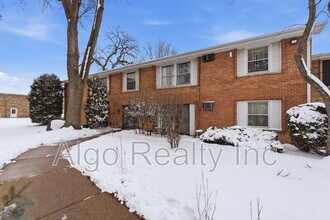 Building Photo - 1023 Smetana Rd