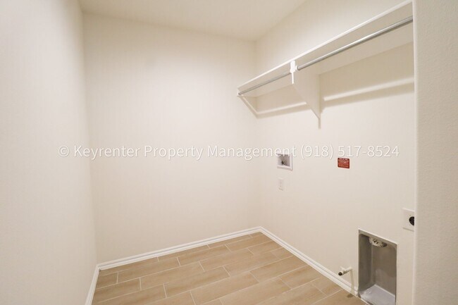 Building Photo - 3 Bed | 2 Bath in Owasso!