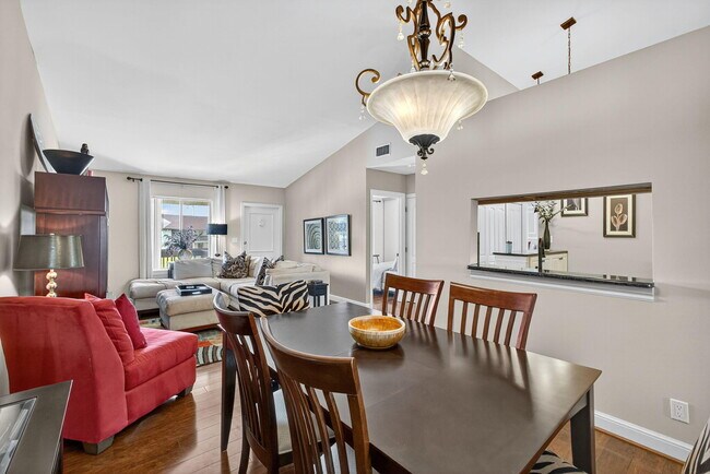 Building Photo - 6485 Chasewood Dr