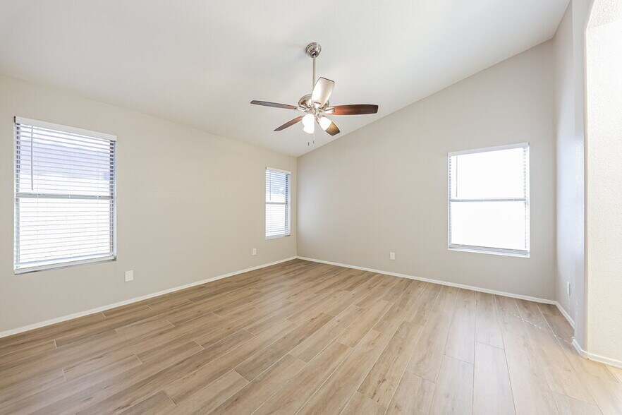 Building Photo - 15415 W Lea Ln