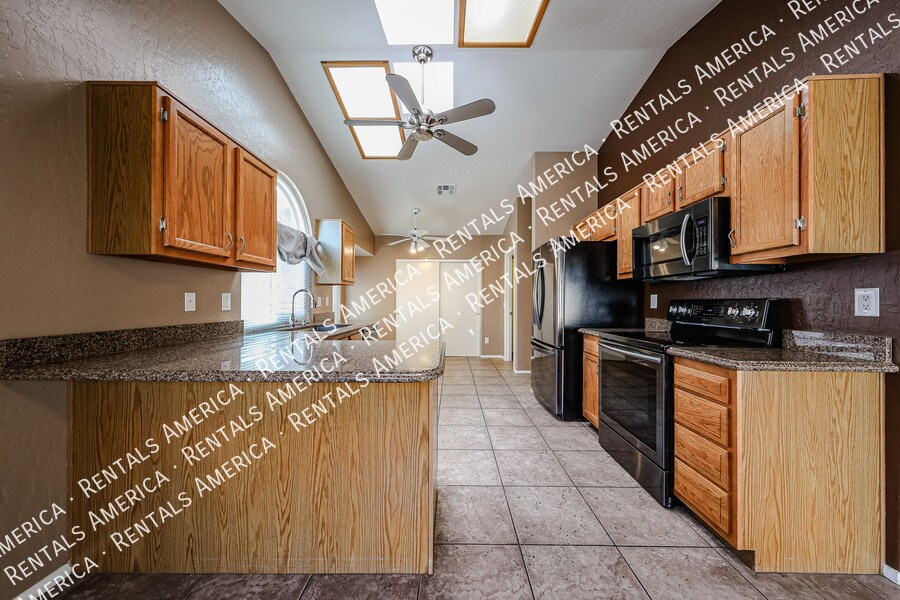 Building Photo - 3160 W Frankfurt Dr