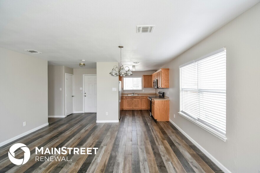 Building Photo - 10 4th St W