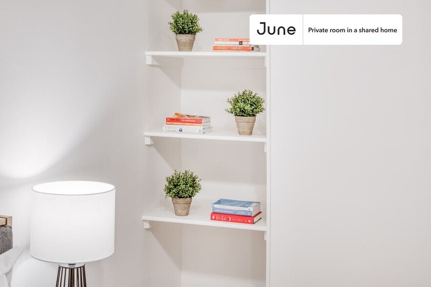 Building Photo - Room in Shared 5 bed/1 bath home