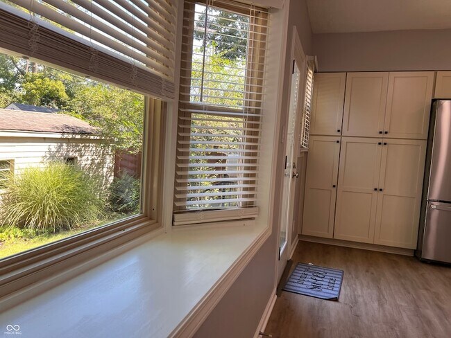 Building Photo - 1402 Kessler Blvd E Dr