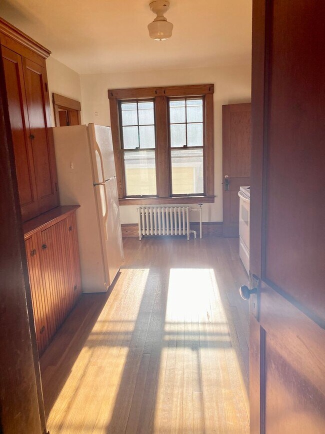 Building Photo - 68 Ascutney St