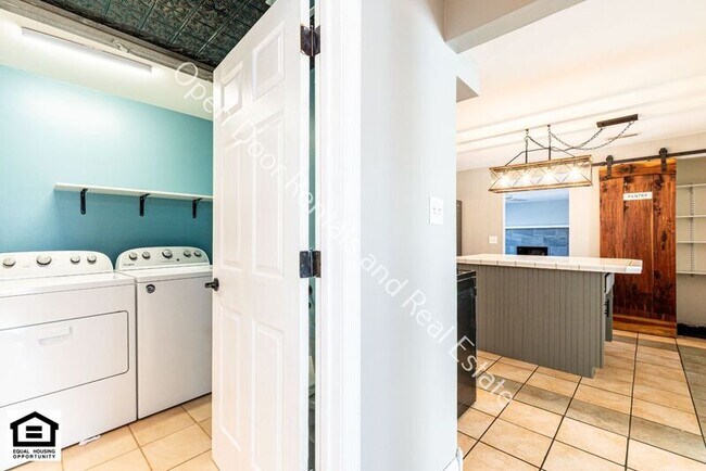 Building Photo - 1225 Clarion Dr