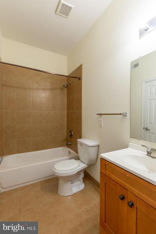 Building Photo - 1017 Dorrance St