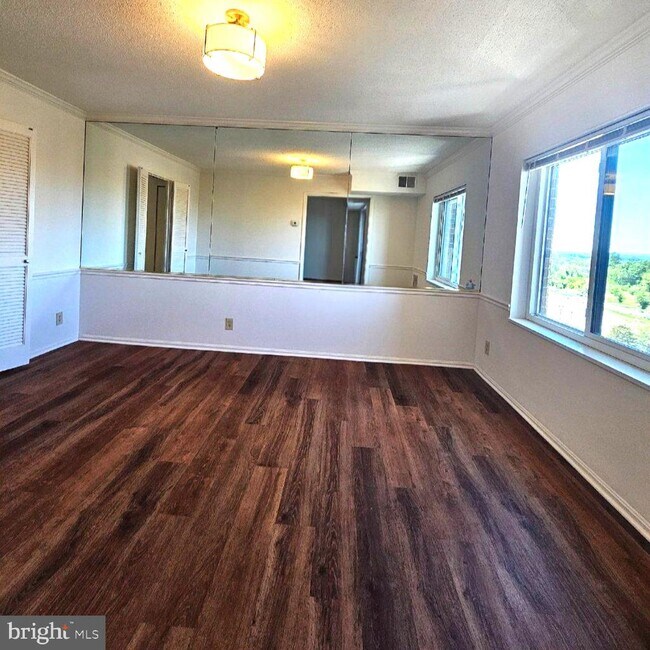 Building Photo - 8340 Greensboro Dr