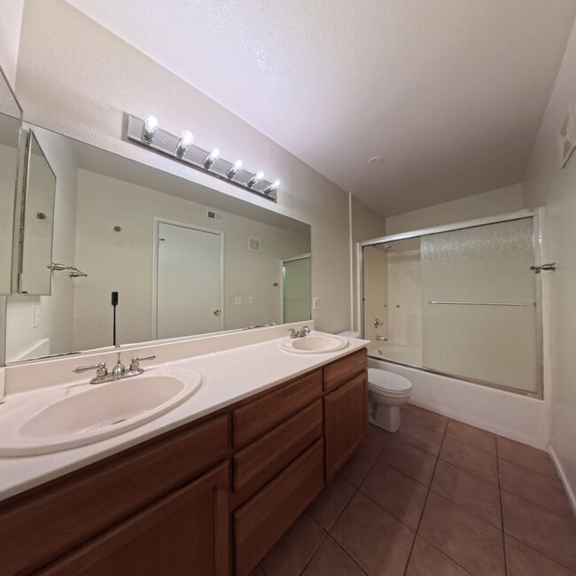 Building Photo - 3125 Casey Dr