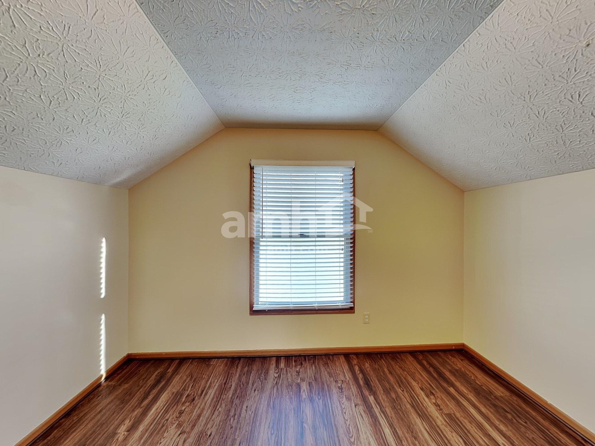 Building Photo - 378 Wheatfield Dr