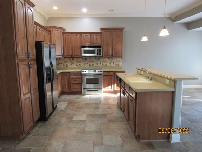 Building Photo - 4 bedroom duplex in Camdenton