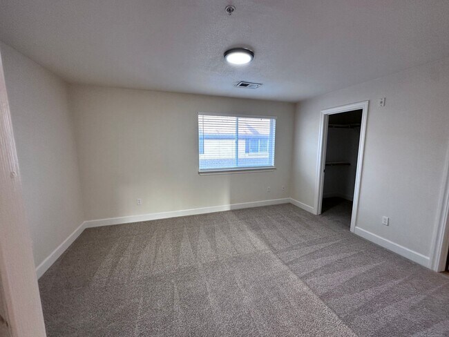 Building Photo - 165 Lancaster Dr
