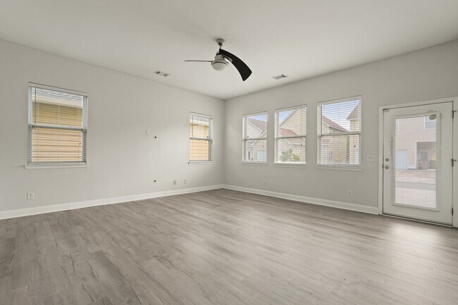 Building Photo - Come Home Smiling to This Beautiful 3-Bed, 3-Bath in Port Wentworth!