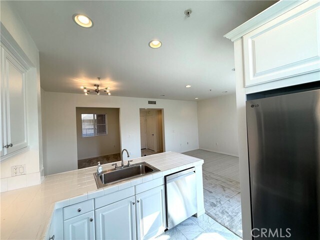Building Photo - 6020 S Seabluff Dr