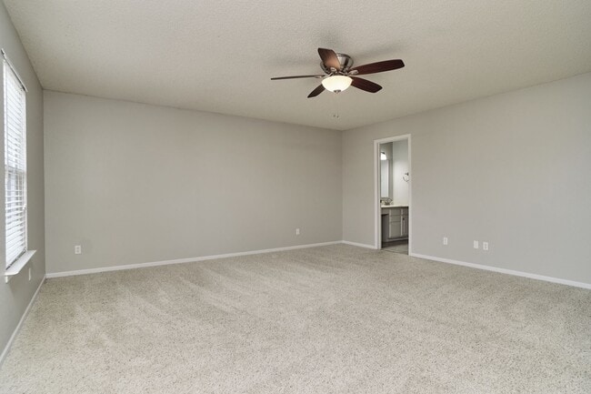 Building Photo - 3 BD/2.5 BA in Fishers!