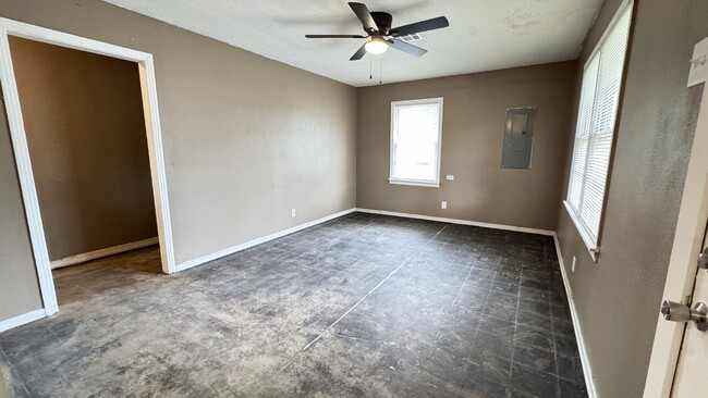 Building Photo - 808 Kyle St