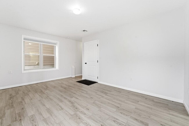 Building Photo - 5103 Meadowview Ave