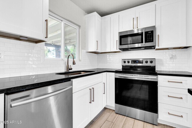 Building Photo - 449 E Harmony Ave