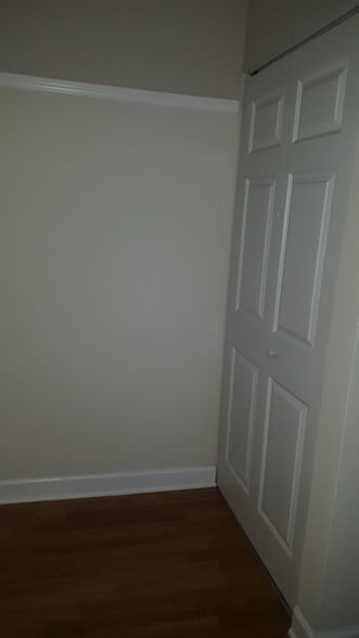 Building Photo - 2132 Rugen Rd