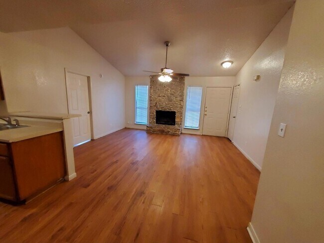 Building Photo - 1733 Horseshoe Cir