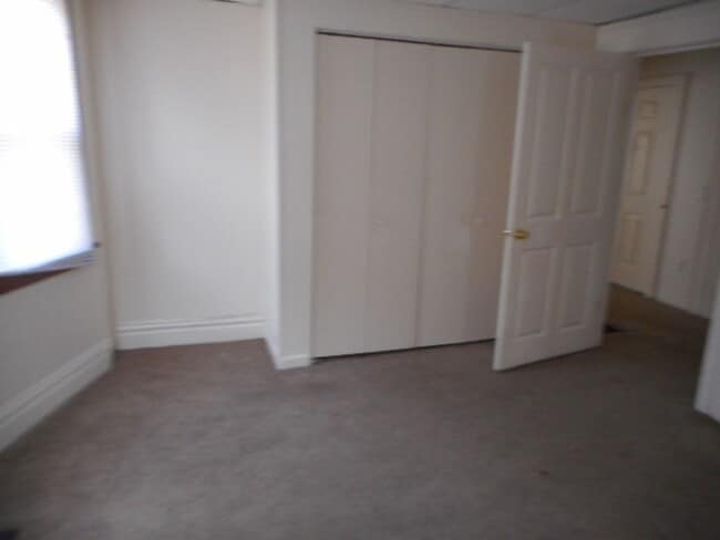 Building Photo - 2 BR Apartment Near University of Saint Fr...
