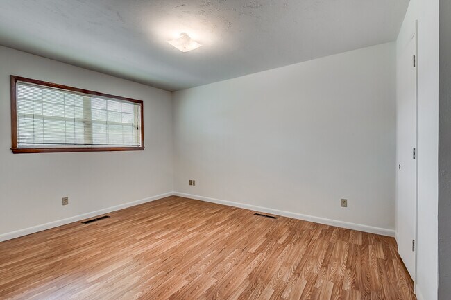 Bedroom 1 - 27 Summit Cir