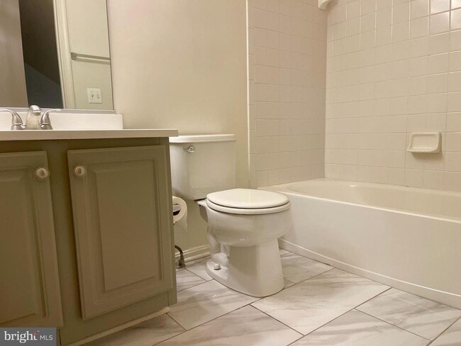 Building Photo - 11854 Breton Ct